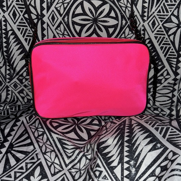 MICHAEL Michael Kors Leila Camera Bag Style Crossbody Neon Pink Black Strap NWT - Picture 4 of 10